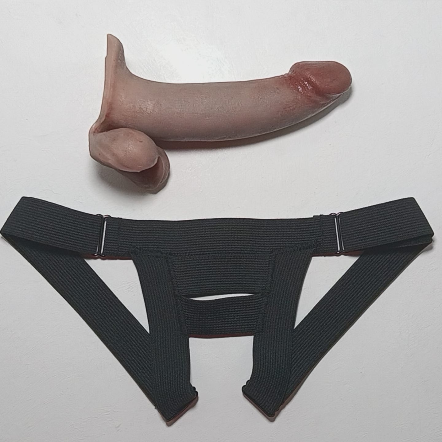 6 inch SQUEEZE in a Thick strap Slingshot Harness demo