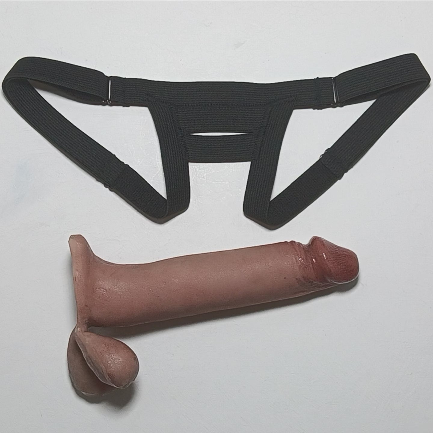 Short Video demonstrating the 7 inch SQUEEZE realistic suction and ejection Action Toy