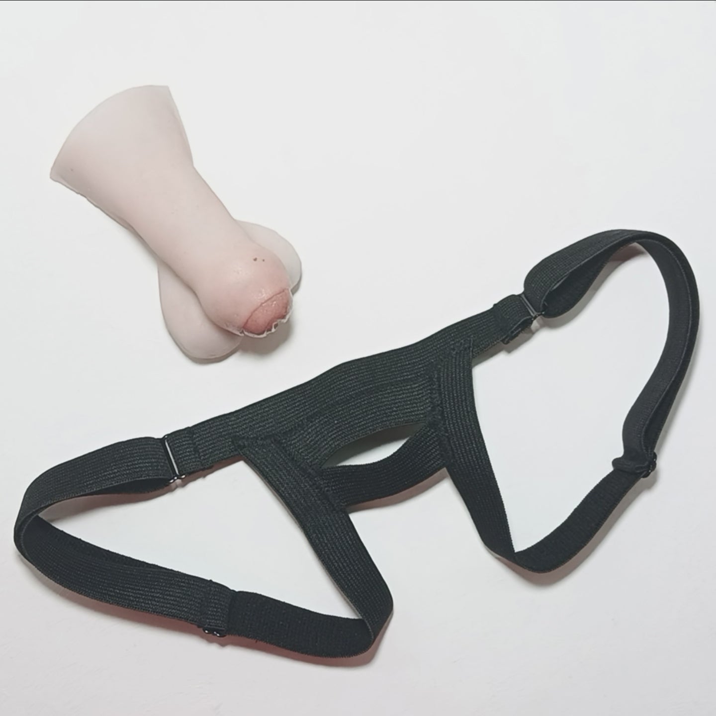 The 3 inch STP ftm silicone prosthetic in Slingshot Harness demo. 